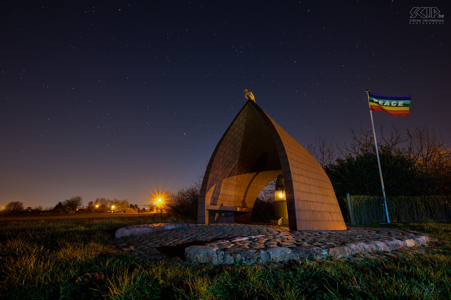 Hageland by night - Monument for a dove in Holsbeek Night photo of the 'Monument for a dove' in Holsbeek that contains the World Peace Flame. The World Peace Flame stands for unity, peace and freedom; it urges every one of us to think of peace and to work actively for peace, day in and day out! Stefan Cruysberghs